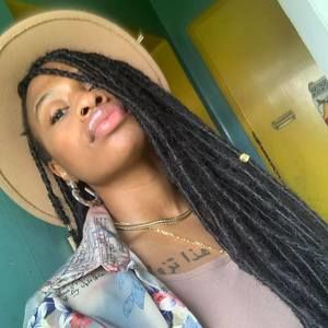 Meet your Posher, Veronica